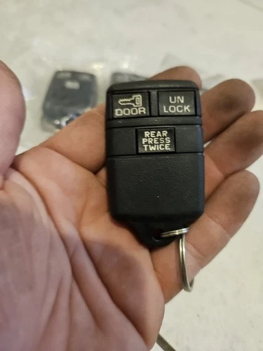 OEM keyless remote OEM GMC Suburban 1993 1994-1996 car control key fob ABO0104T - product listing photo