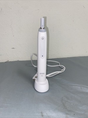 Oral-B iO Series 3 White Electric Rechargeable Toothbrush 3769 Working