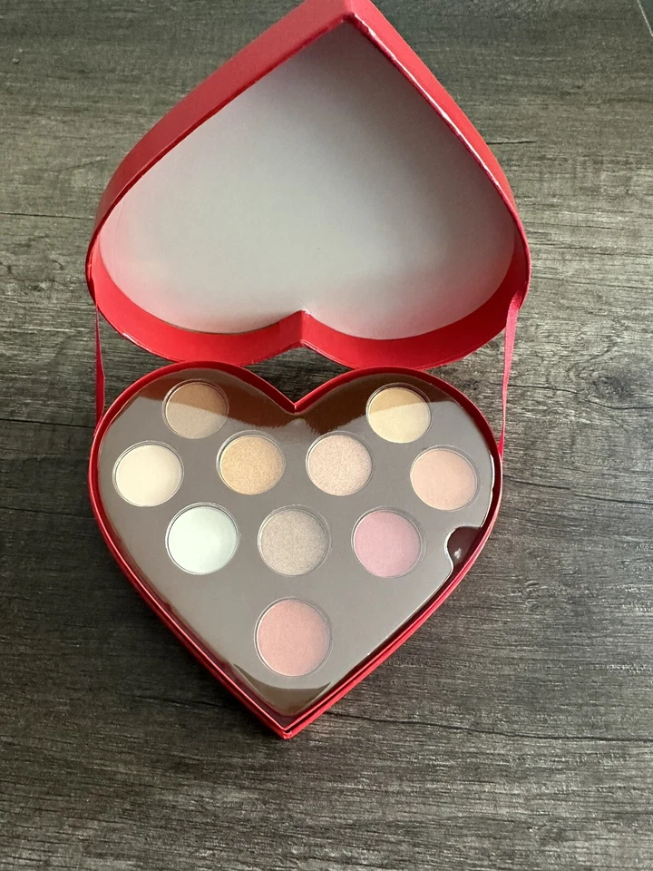Paleta de Maquillaje Claire's Eye Candy Red Heart Nueva Foto 2 de 3
