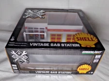 Greenlight #57021 SHELL Vintage Gas Station / MIB / 1/64 Scale
