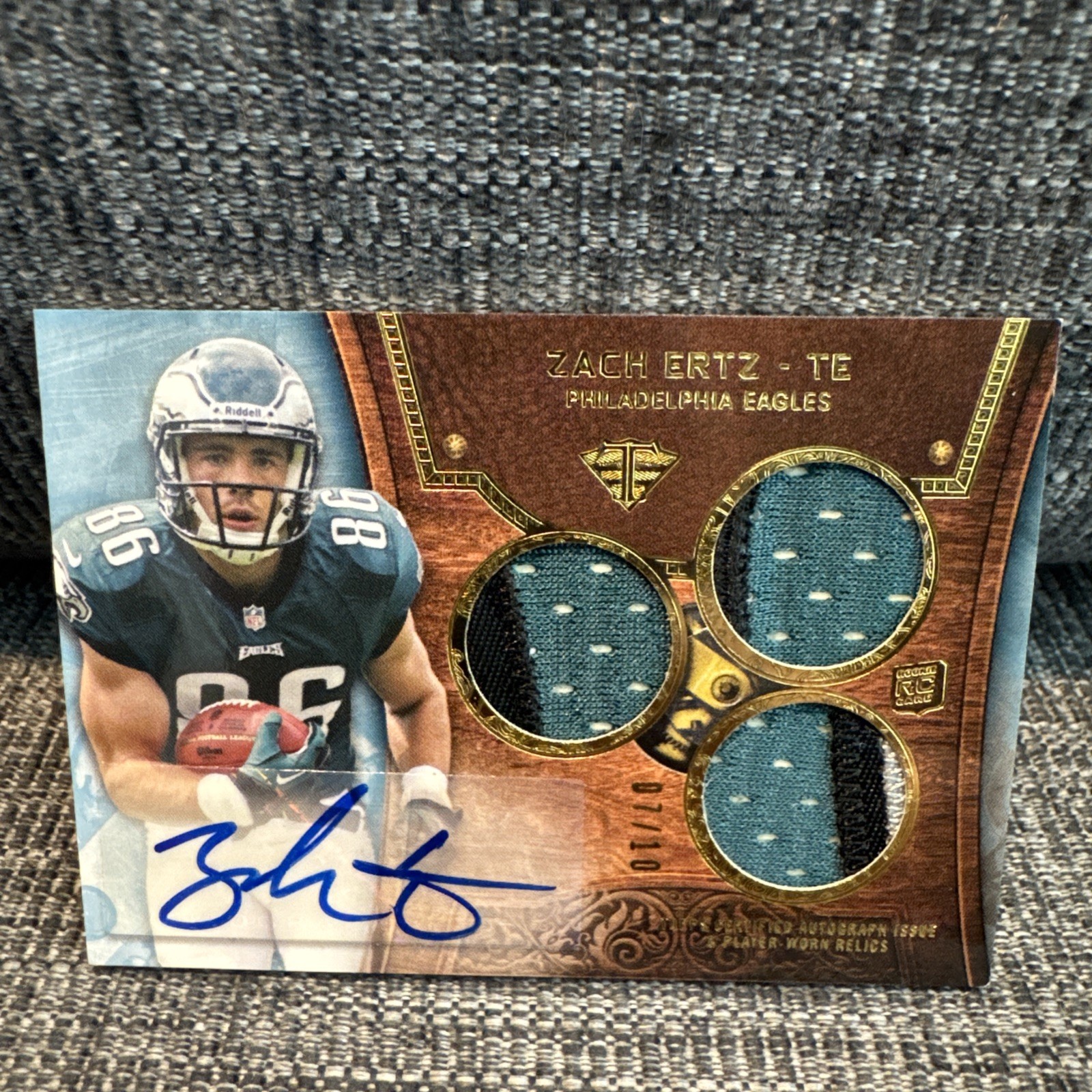 Zach Ertz Topps Triple Threads #112 Autograph Jersey-Ruby