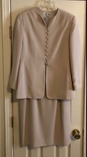 Le Suit Skirt Suit Women s Size 12 Petite Light Beige Cream Color Two Piece Set
