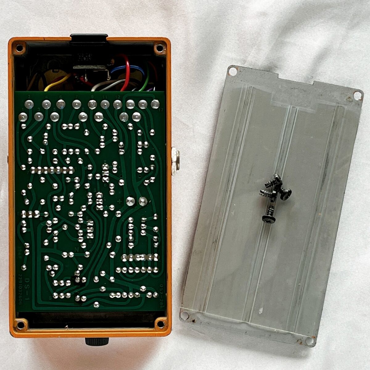 BOSS DS-1 Distortion 1985 W/Box Vintage Guitar Pedal Made in BOSS DS-1 Distortion 1985 W/Box Vintage Guitar Pedal Made in