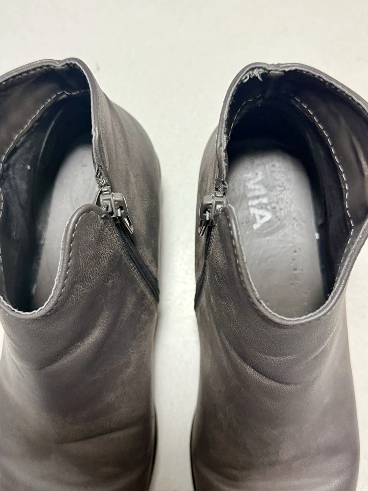 MIA Jaice 踝素食皮革深灰色低跟切尔西靴 8.5 针口音 — 第 2/4 张图片