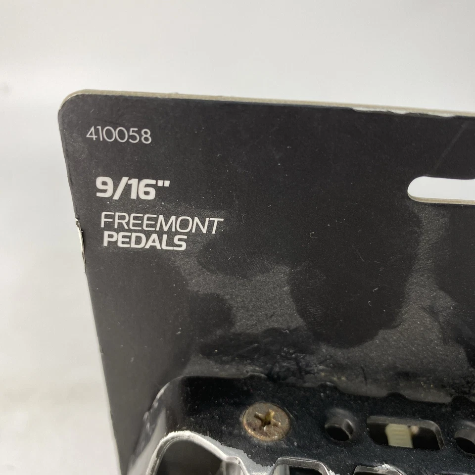 Marco de aleación Sunlite Freemont con pedales deportivos de nailon co-moldeados, par plateado 9/16 Foto 4 de 4