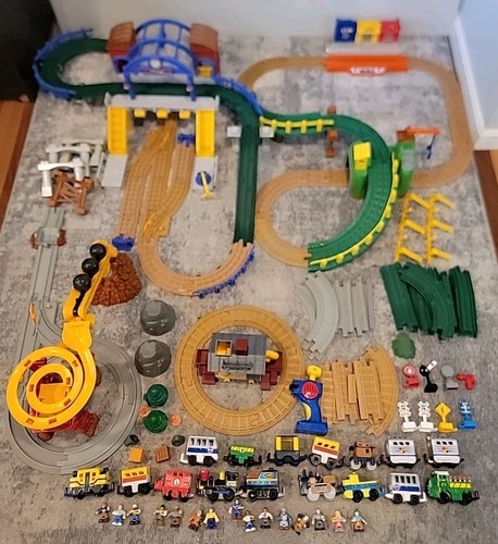 Huge Geo Trax Lot - Train Cars Buildings Tracks Accessories & More 125+ Pieces