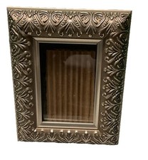 Vintage French Design Resin Photo/ Picture Frame Fits 4  X 6  Gold Tone
