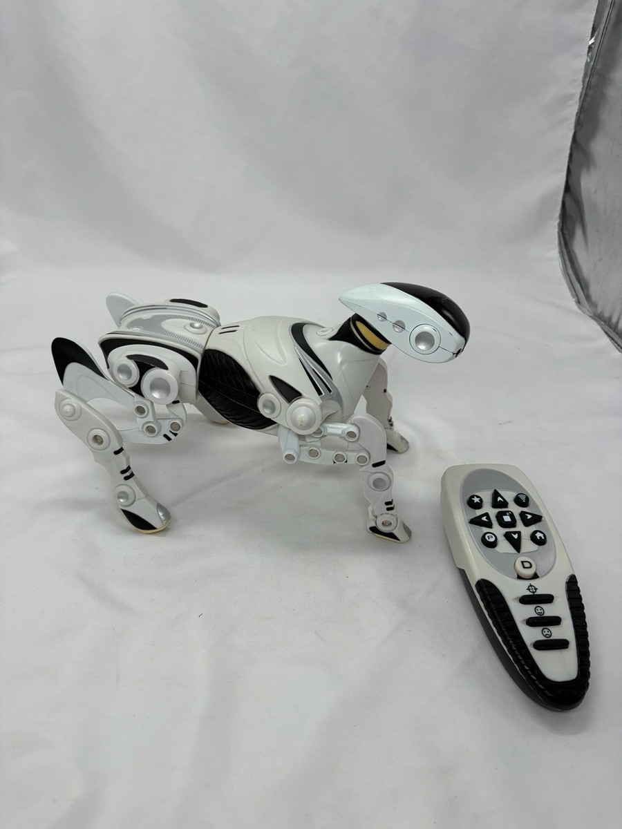WowWee 2007 White Black Roboquad Robo Quad Full Size Robot Dog w