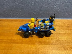 Lego - Classic Space - 1557 1558-Mobile Command Center & Strata Scooter Complete