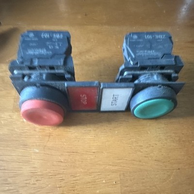 Schneider Electric ZBE-101/ZBE-102 Pushbutton Switch Red/Green 24V 10A Momentary