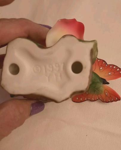 Collectibles Two Porcelain Bisque Roses One Rose with Butterfly Y. H.Floral 1997 - Bild 4 von 7
