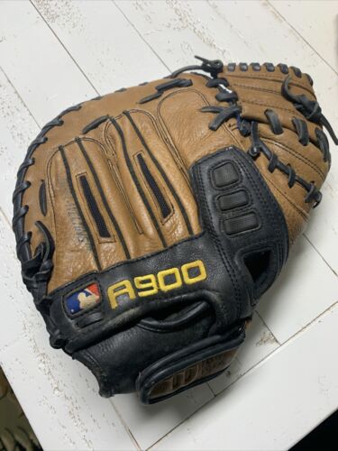 Wilson A900 Catcher's Mitt Baseball Glove 32 1/2 Right Hand Throw RHT - Picture 1 of 4