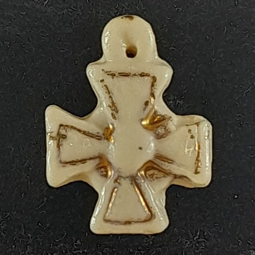 Croix Ancienne Décorative En Porcelaine Sur Support - Objet D'Occasion Bon État