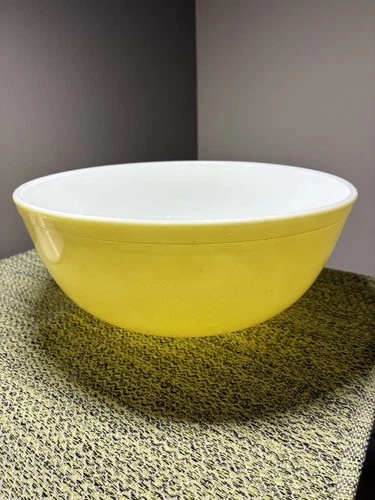 Vintage Pyrex 404 Yellow Primary Mixing Bowl 4qt. USA 10.25” Ovenware MCM #12
