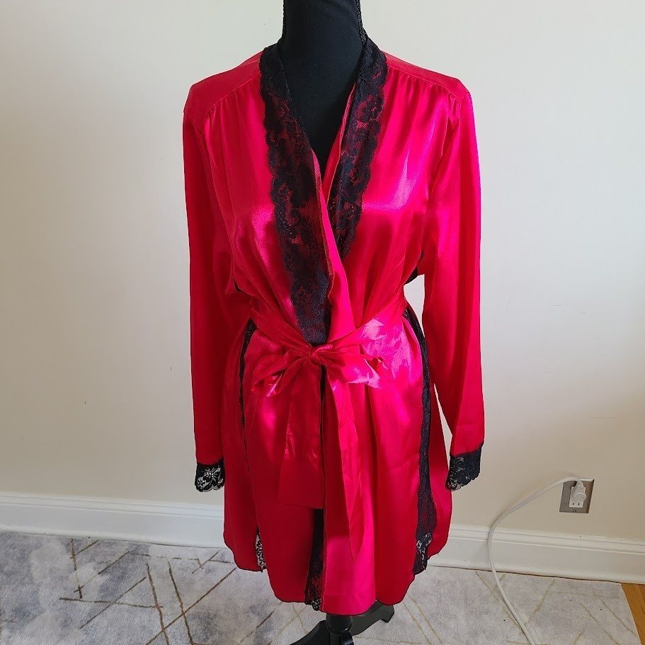 Frederick’s of Hollywood Berry Satin Kimono Robe – Lace Trim, Size L