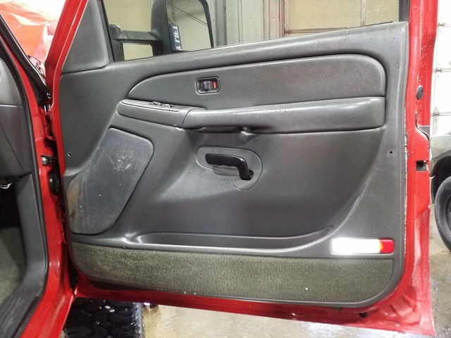 20032007 CHEVY SILVERADO 2500 CHARCOAL PASSENGER FRONT DOOR INTERIOR