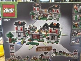 LEGO Minecraft The Fortress 21127 retired New Sealed SHELF WEAR 2016 6 Minifigs