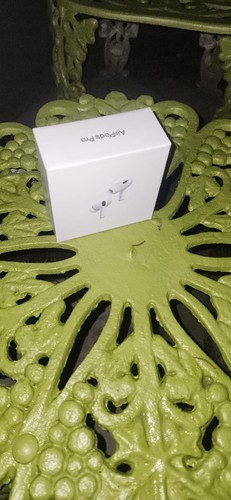 Apple AirPods Pro 2ème génération avec étui de charge sans fil MagSafe (USB-C)... - Photo 2 sur 6