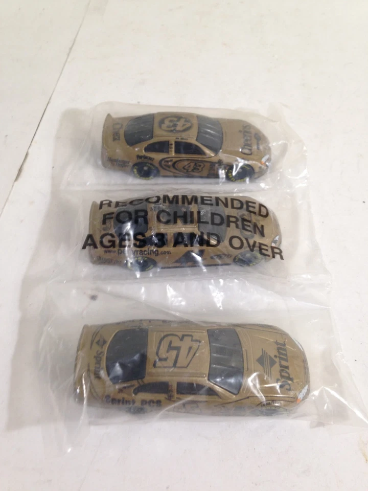 Die case NasCar Hot Wheels Racing Gold Car Lot Petty Racing, Sprint Cheerios Novo na embalagem - Imagem 4 de 4