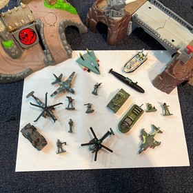 Micro Machines Military Lot. Viper Canyon & Thunder Crossing + 17 Loose Forces