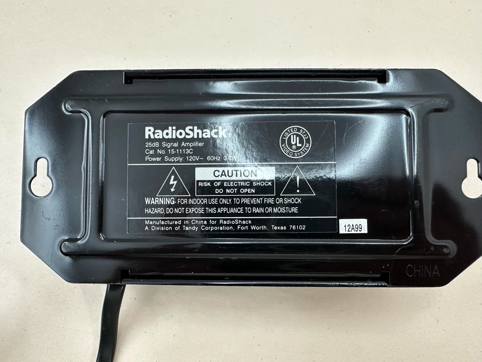 RadioShack UHF VHF FM High Gain Signal Amplifier 15-1113c 120V 60Hz 3.6W - 25db - Image 4 of 4