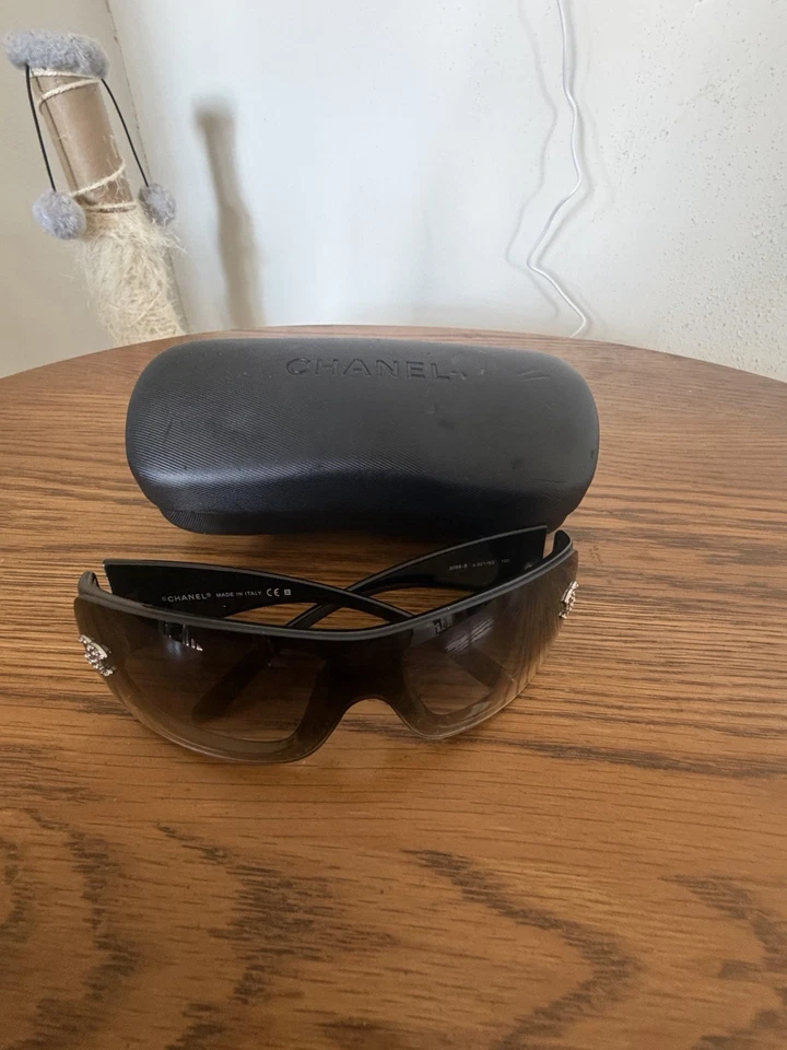 Gafas de sol Chanel CC con marco negro y cristales de Swarovski -5088-B Foto 4 de 4