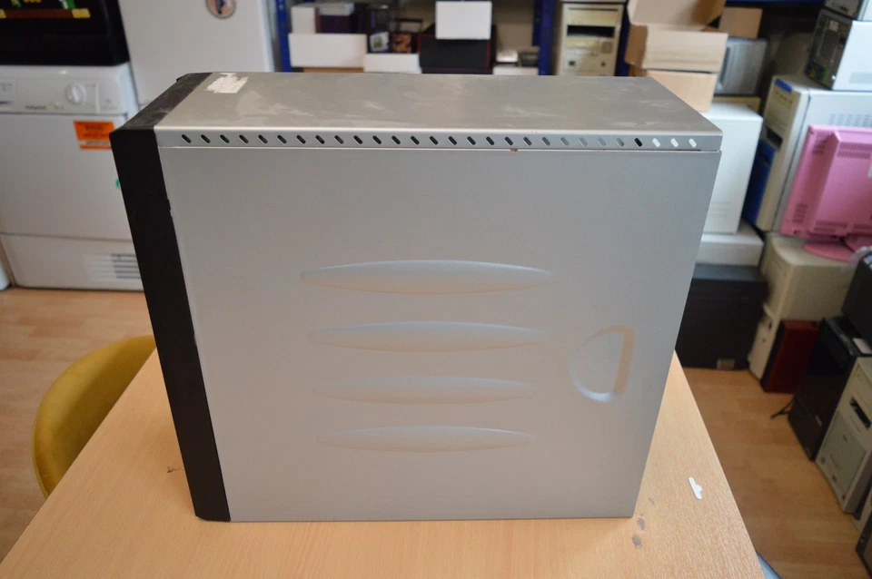 Retro Vintage 90's 00's Silver ATX PC Computer Case - ATX and USB - Image 3 of 4