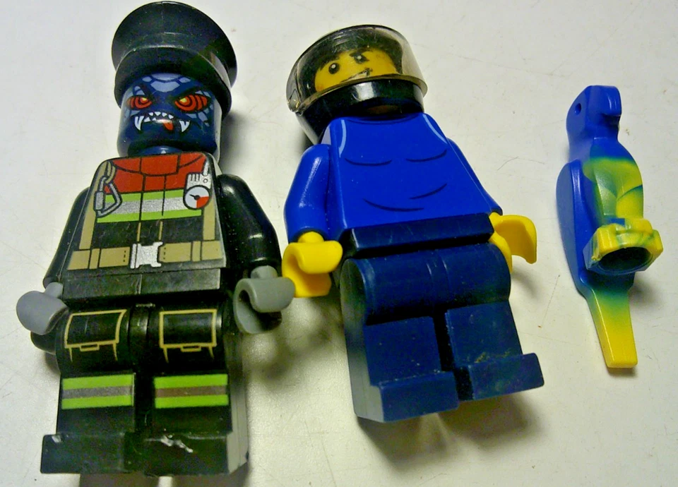 LEGO 5 Mini Figs ~ Batman~ Spiderman ~ 2 Monkeys & Bananas ~ Dog ~Parrot ~ Lot 6 - Image 2 of 4