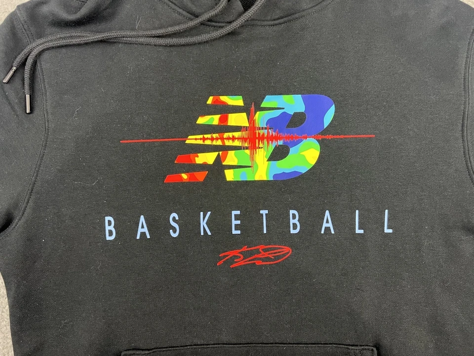 Sudadera con Capucha New Balance Hombres Pequeña Negra Sudadera Sísmica Kawhi Leonard Signature Foto 2 de 4