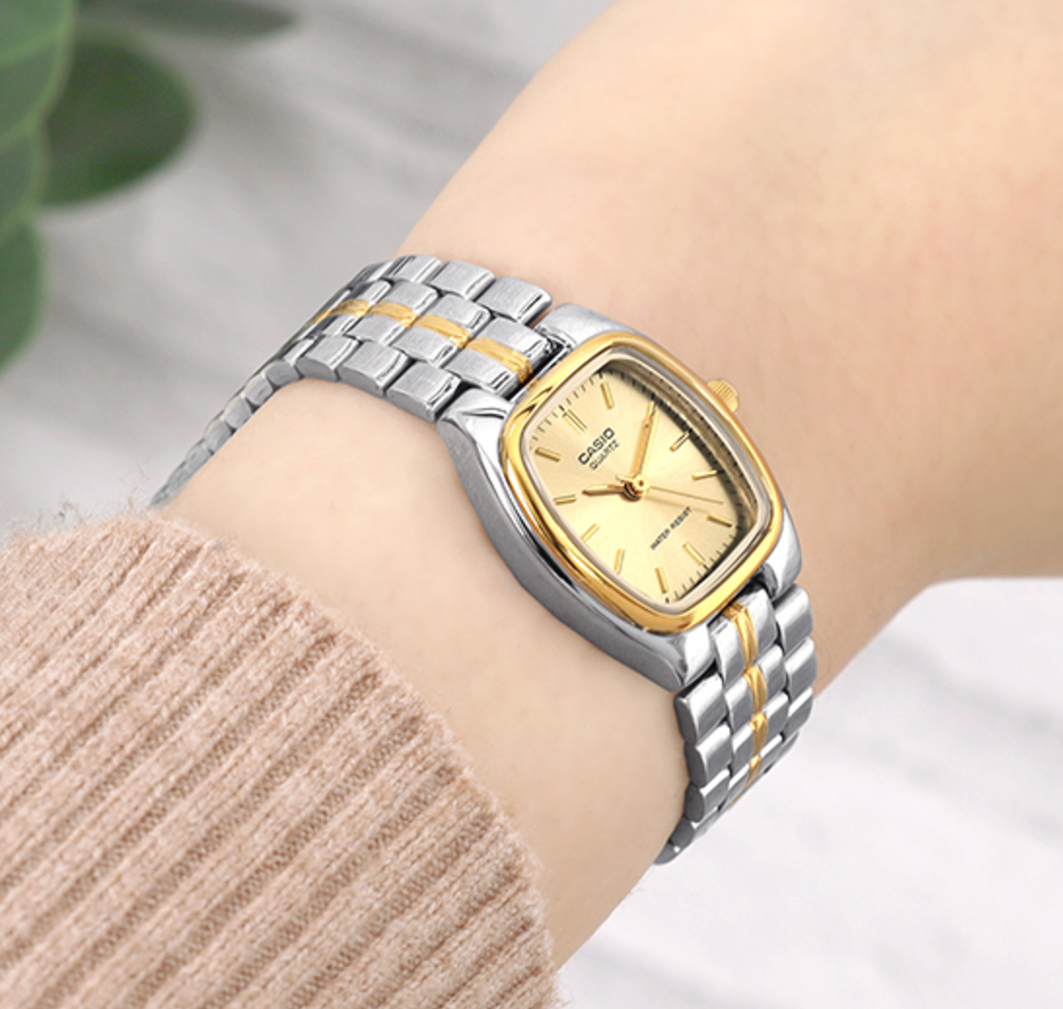 CASIO 囲碁 TG-2 Casio LTP-1169G-9A Women's Two-Tone Stainless Steel Analog Watch