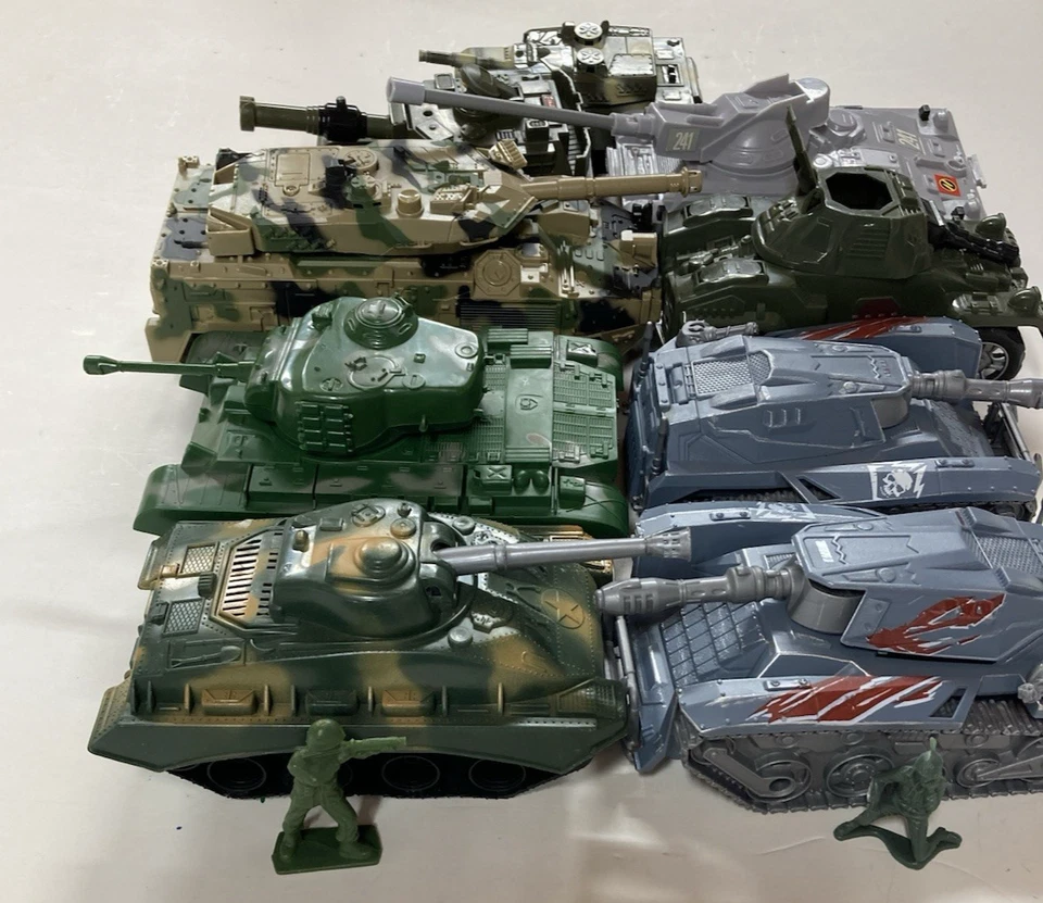 Military Tanks 1:32 & 60 MM Scale made in China lot Mpc Jeeps 54 MM - Image 3 of 4