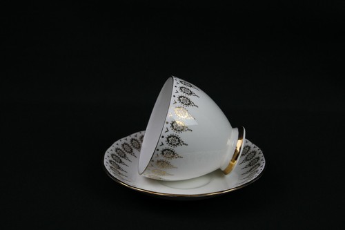 Tea cup & Saucer Vintage Queen Anne Gold Lace Trim English Bone China 1940s - Picture 5 of 10