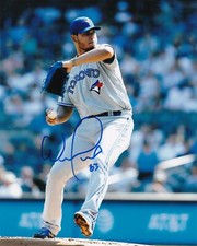 WILMER FONT   TORONTO BLUE JAYS   ACTION SIGNED 8x10