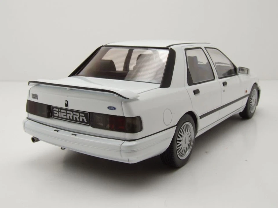 Ford Sierra Cosworth 4X4 1992 Bianco Modellino 1:18 MCG - Immagine 2 di 4