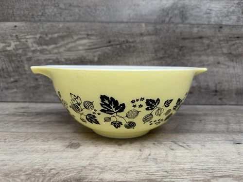 Vintage Pyrex Gooseberry Yellow Black Cinderella Nesting Bowl