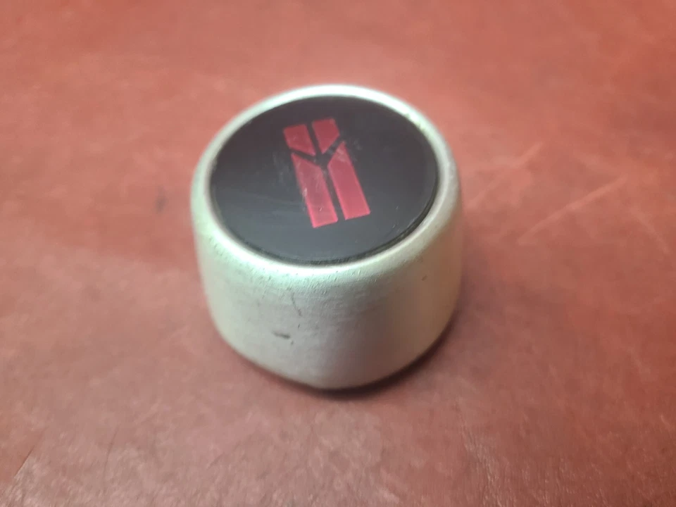 Oldsmobile Calais Firenza 1985-1988 tapacubos central OEM GM 22542917 Foto 3 de 4