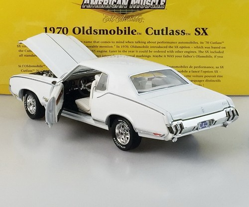 ERTL 1/18 Scale Oldsmobile Cutlass Sx 1970 White Diecast Car Model Toy - Picture 4 of 6