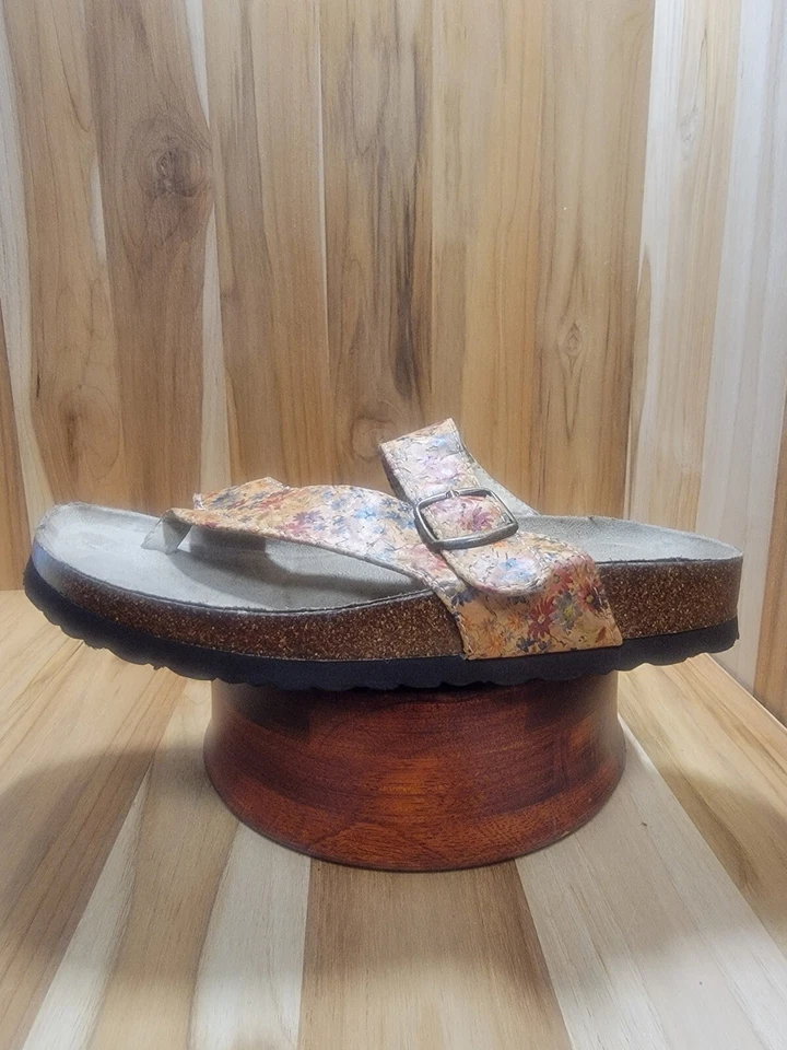 Sandalia Mountain Carly blanca para mujer 7 M corcho superior patrón floral plantilla suave Foto 3 de 4