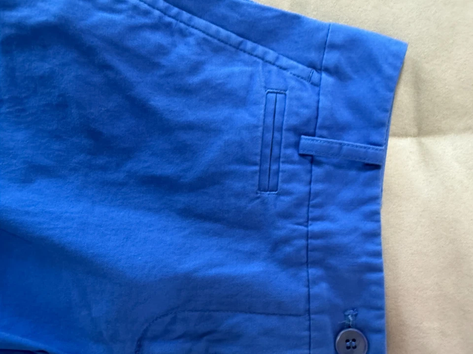 Bermudas Talbots Petites para mujer azules lisos tiro bajo frente plano talla 2P Foto 2 de 4
