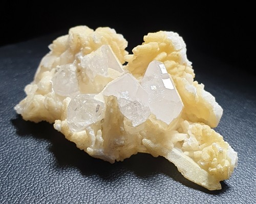 Very Unique Quality Topaz with Quartz Matrix Crystals Specimen Damage Fre 170Cts - Picture 4 of 8