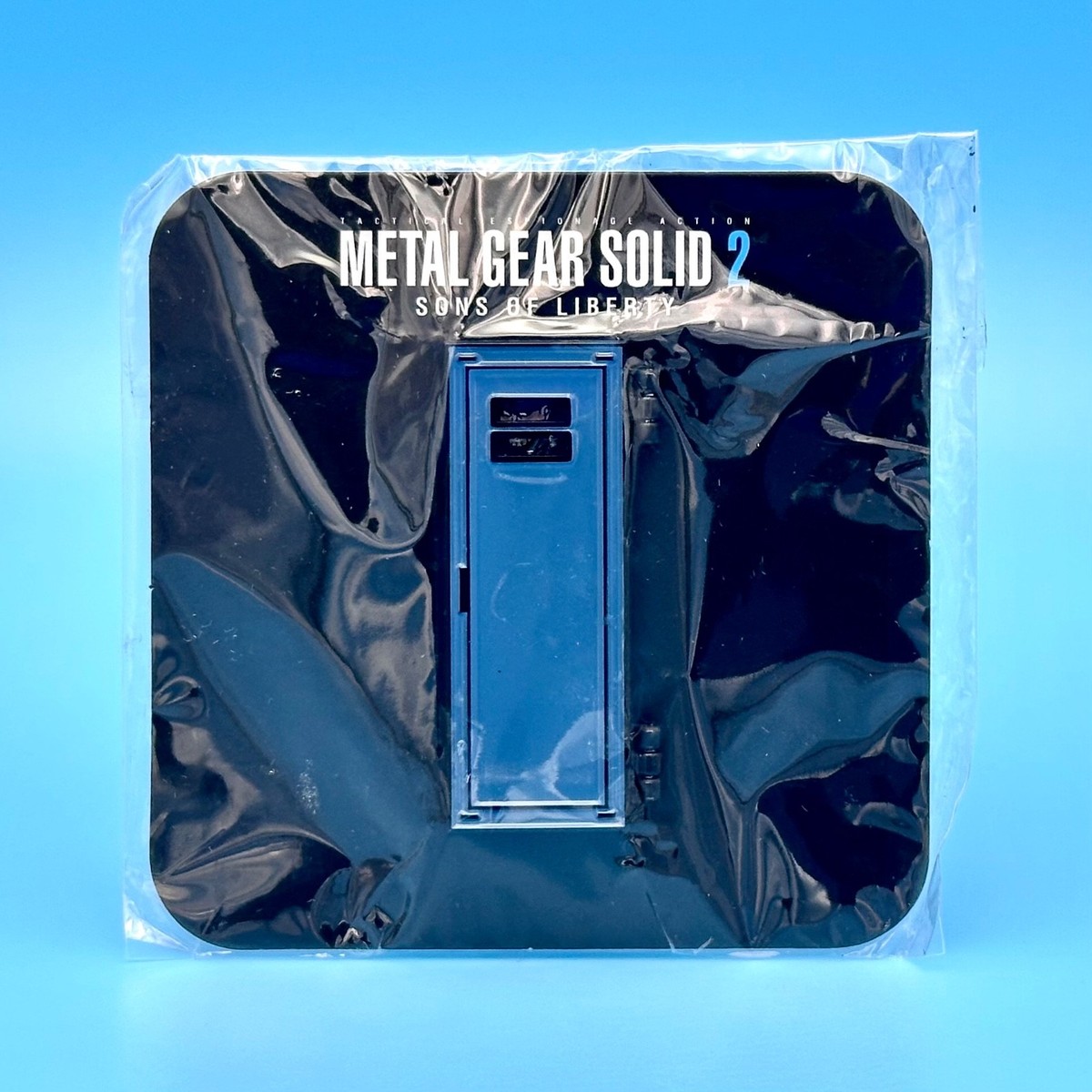 Metal Gear Solid 2 Snake in Locker Hiding Spot Hinged Pin Figure