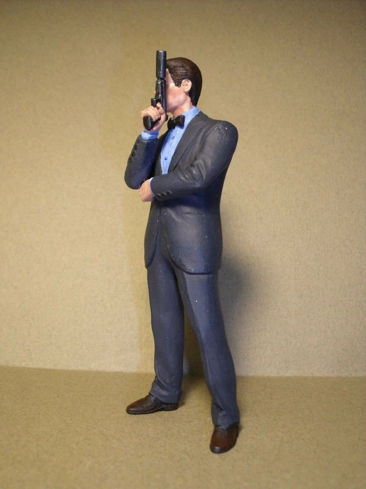 1/18 ФИГУРКА ПИРСА БРАТЬНАНА ДЖЕЙМСА БОНДА VROOM ОКРАШЕННЫЕ MINICHAMPS AUTOART NOREV - Изображение 2 из 4