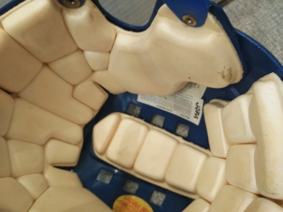 Antigo. 1983 JOFA 250 capacete de hóquei no gelo azul, JOFA 24551 (TAMANHOS 6.3/4-7.5/8) - Imagem 3 de 4