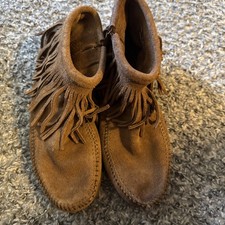 Minnetonka Women's Size 6 Back Zip Fringe Moccasin Ankle Boot Brown Suede