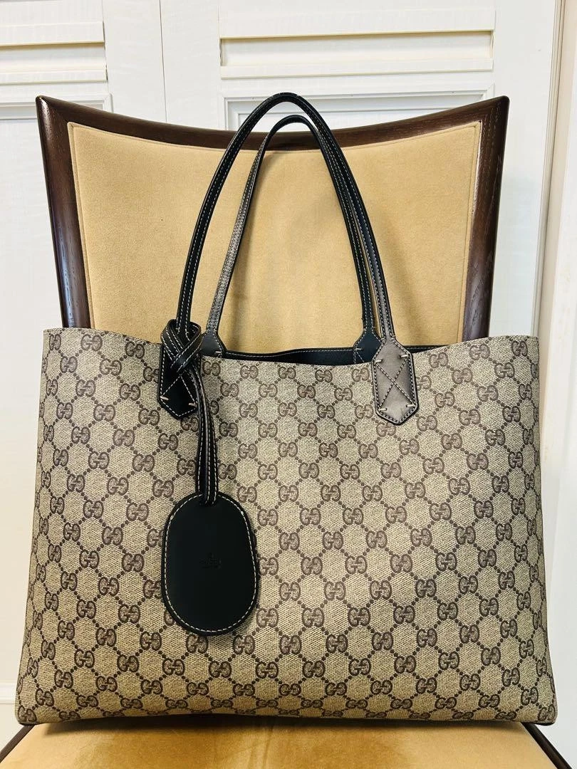 Sac fourre tout réversible GUCCI GG Supreme motif total cuir noir 0412b