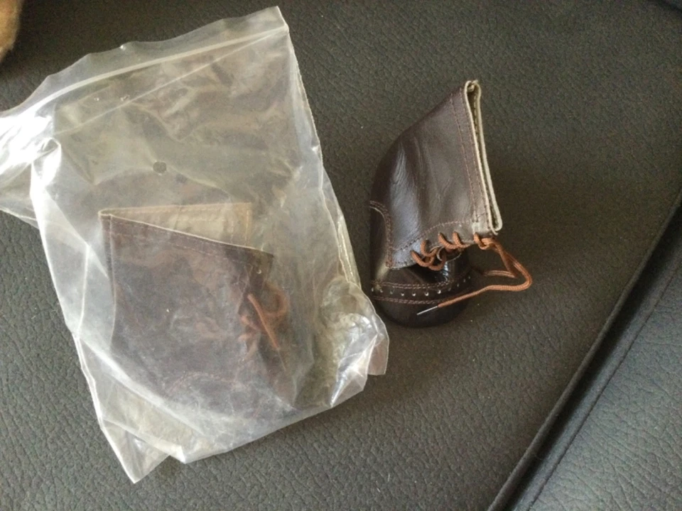 Lot de 37 paires de chaussures pour poupées - Photo 2/4