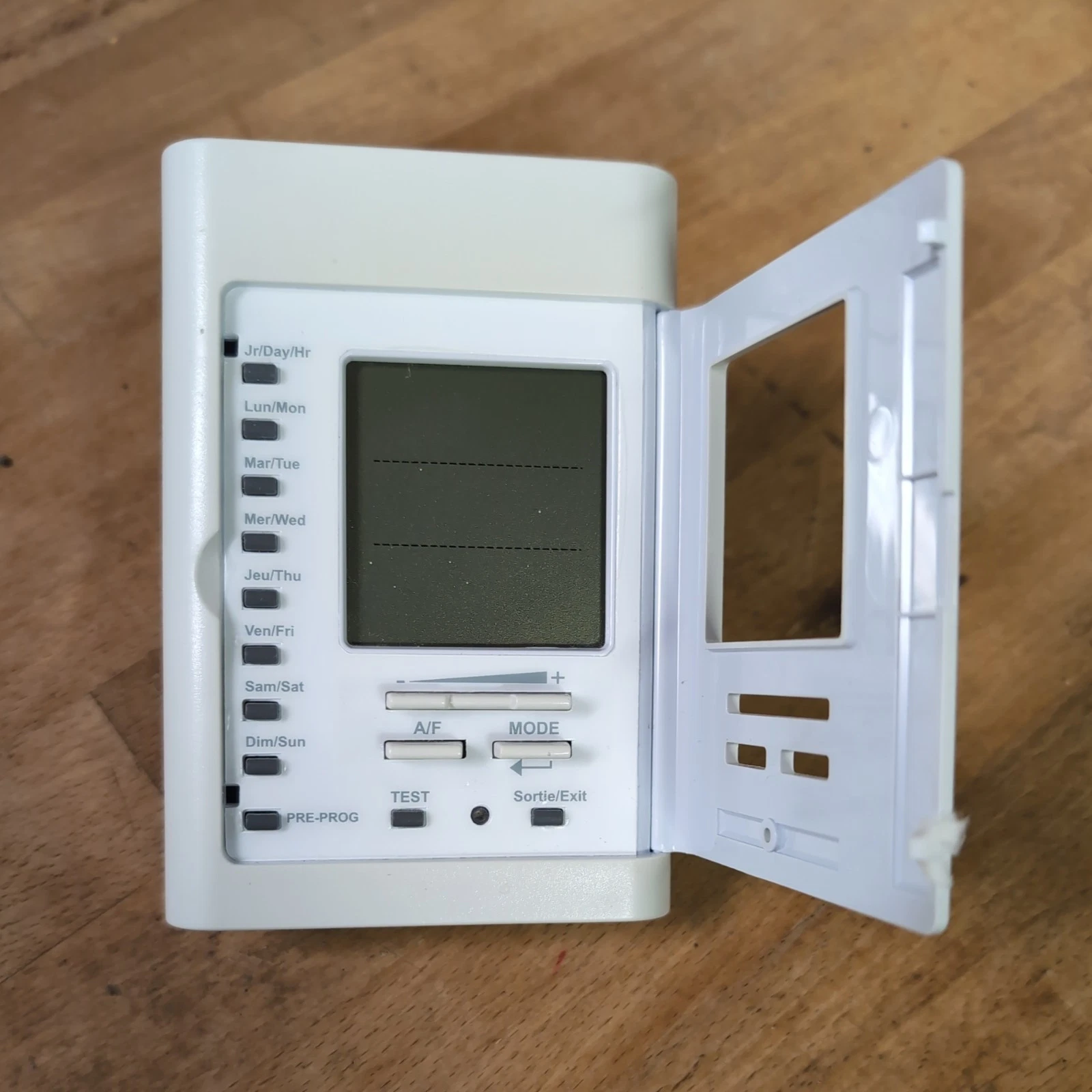 Schluter Ditra Smart Programmable Digital Thermostat For Heated Floors DHERSD/BW