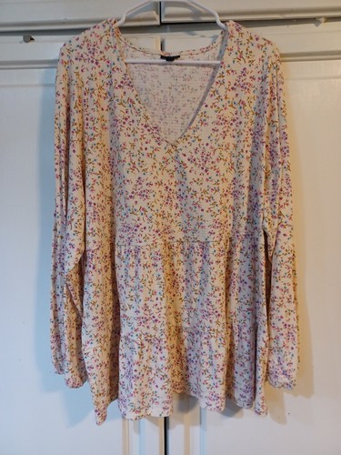 Torrid 4 bellissimi top a strati floreali morbidi - Foto 1 di 7