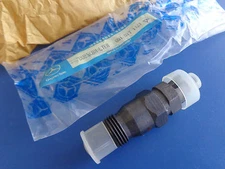 Mercedes Benz Unimog injector nozzle holder 0010171121 OM615 Bosch OEM NOS