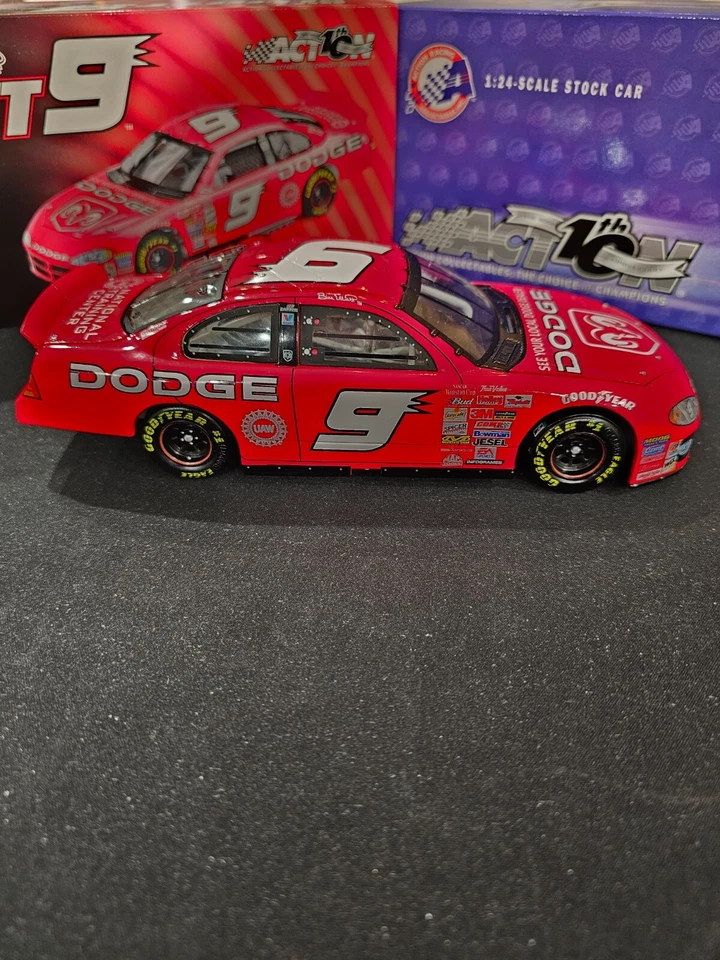 Dodge Intrepid R/T NASCAR 2002 serie Action Platinum #9 1 de 18.468 Foto 3 de 4